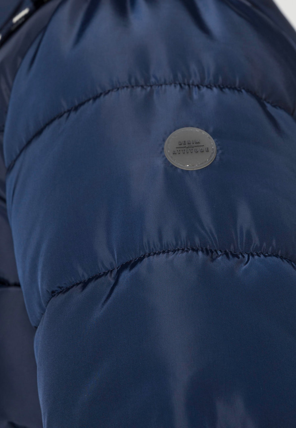 BHOUTERWEAR HOODED Media 5