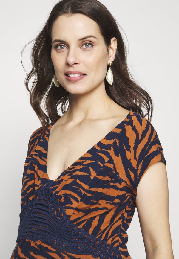 LOVE2WAIT NURSING ANIMAL PRINT