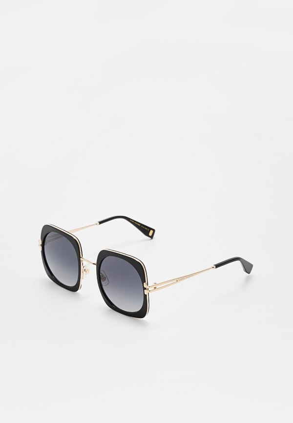 MARC JACOBS