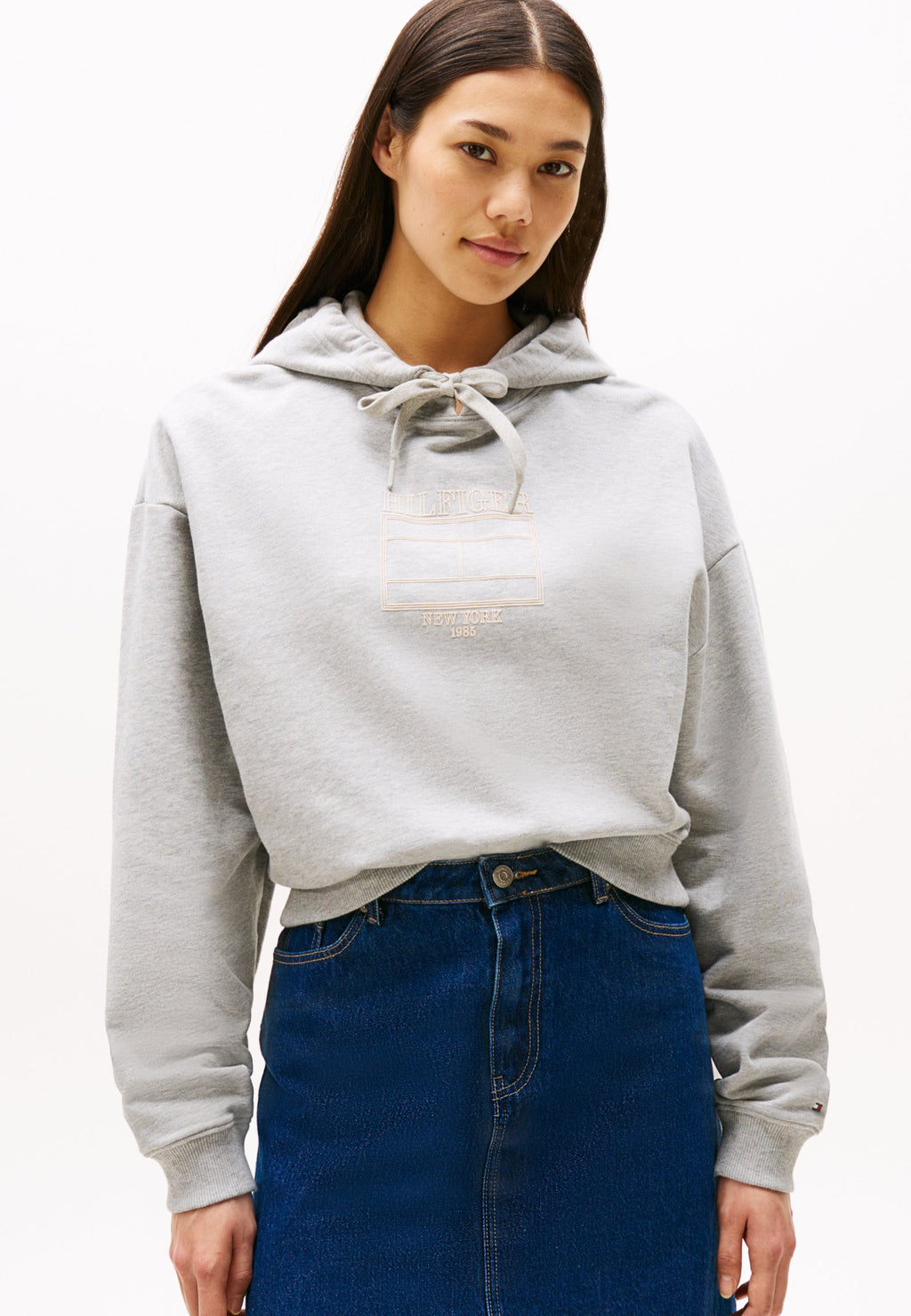 OUTLINE FLAG HOODIE Media 3