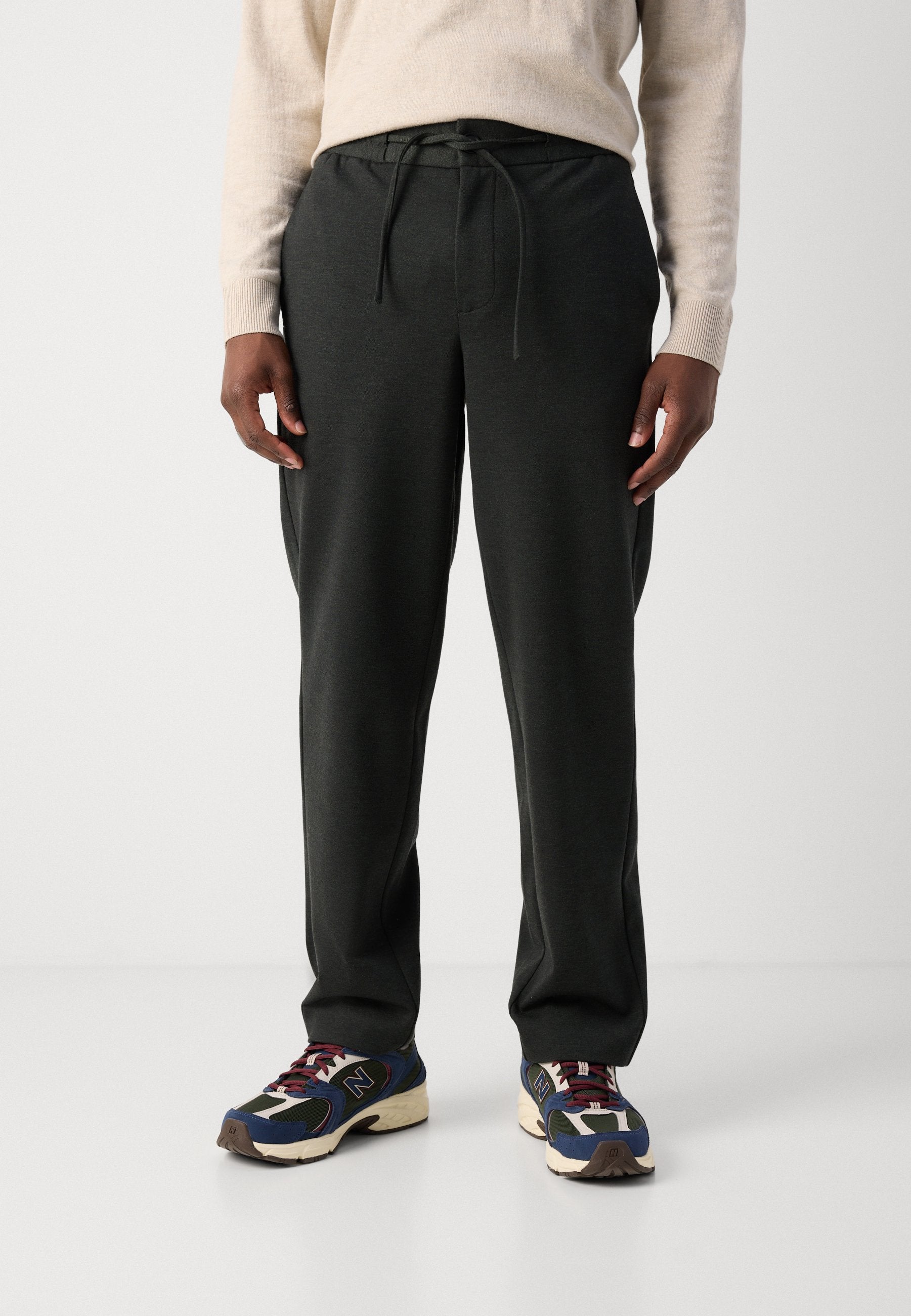 SUPERFLEX RELAXED FIT PANTS Media 4