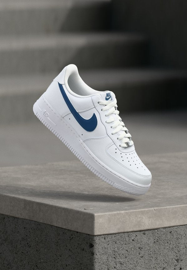 Nike Sportswear AIR FORCE ESSENTIAL - Trainers - white/court blue