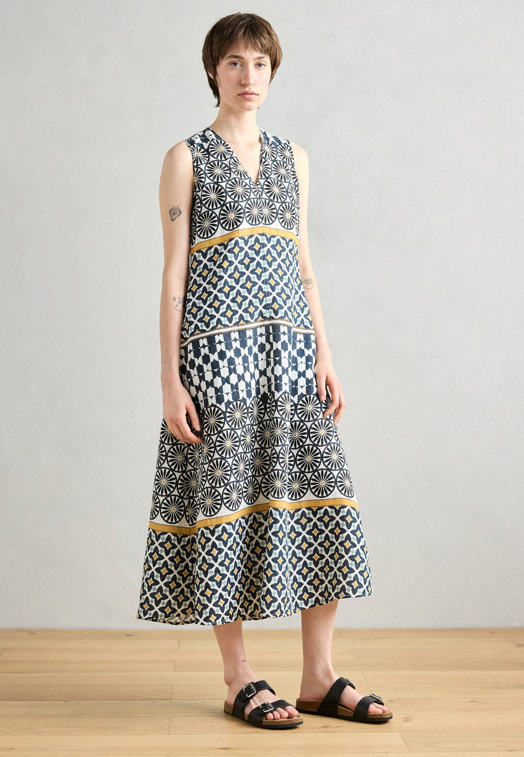 Marc O'Polo DRESS SLEEVELESS V NECK FIT AND FLARE SHAPE CUTLINES PRINTED