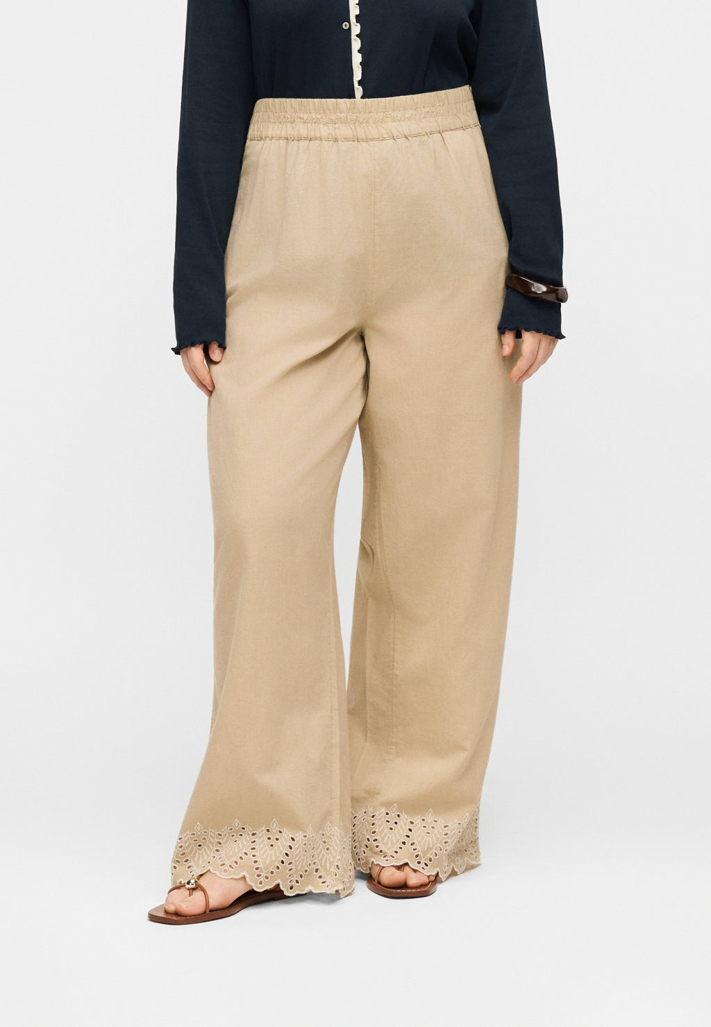 CARPAULA PULL UP PANT Media 3