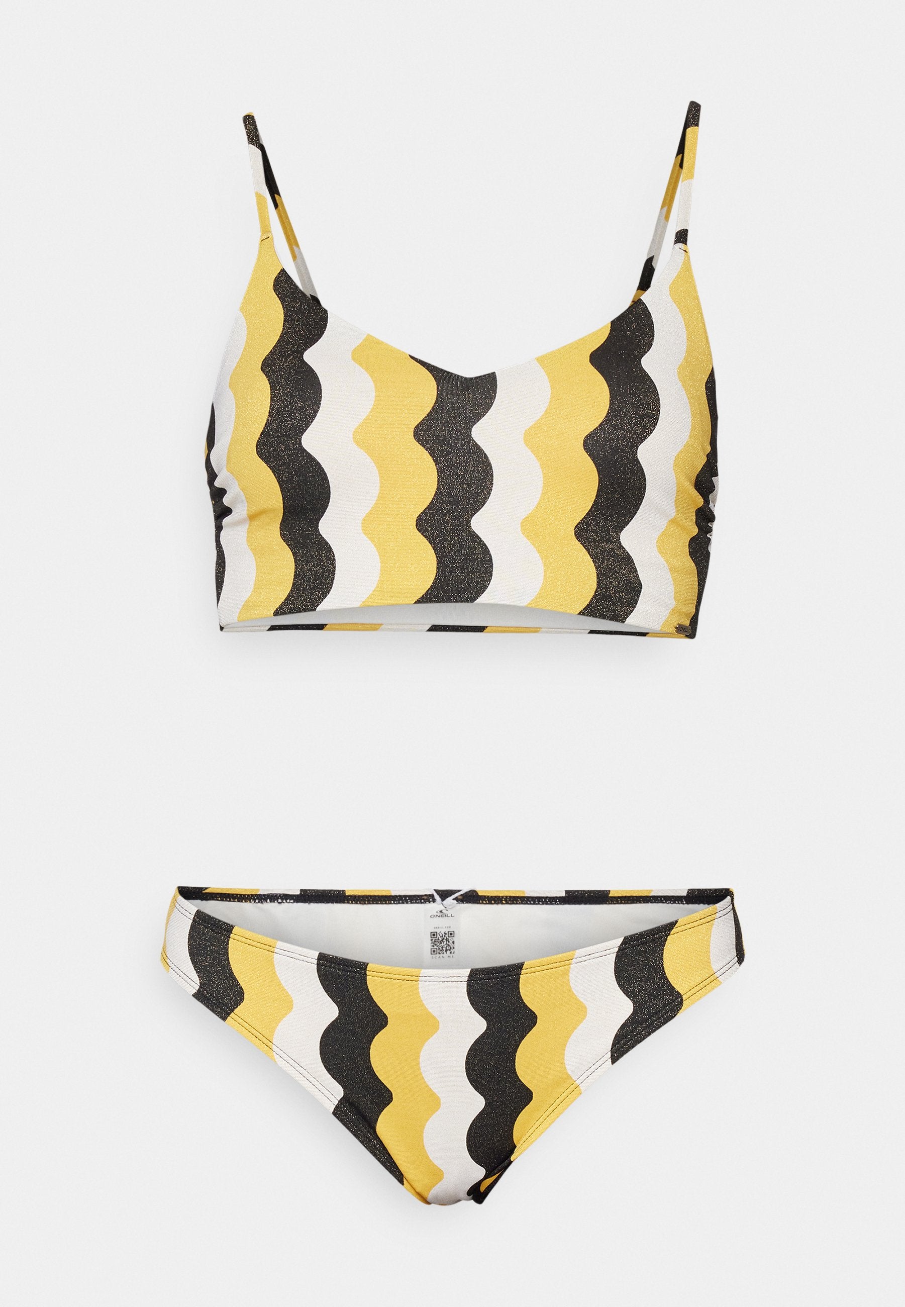 Bikini-Set mit einem schwarz-gelb-weißen Wellenmuster. Das Oberteil hat verstellbare Träger; die Unterteile haben einen tief geschnittenen Stil mit demselben Muster.