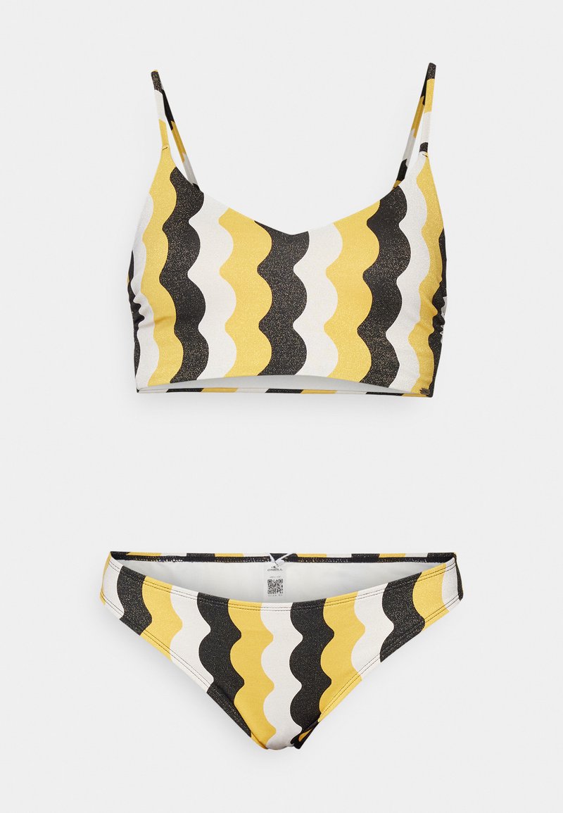 Bikini-Set mit einem schwarz-gelb-weißen Wellenmuster. Das Oberteil hat verstellbare Träger; die Unterteile haben einen tief geschnittenen Stil mit demselben Muster.