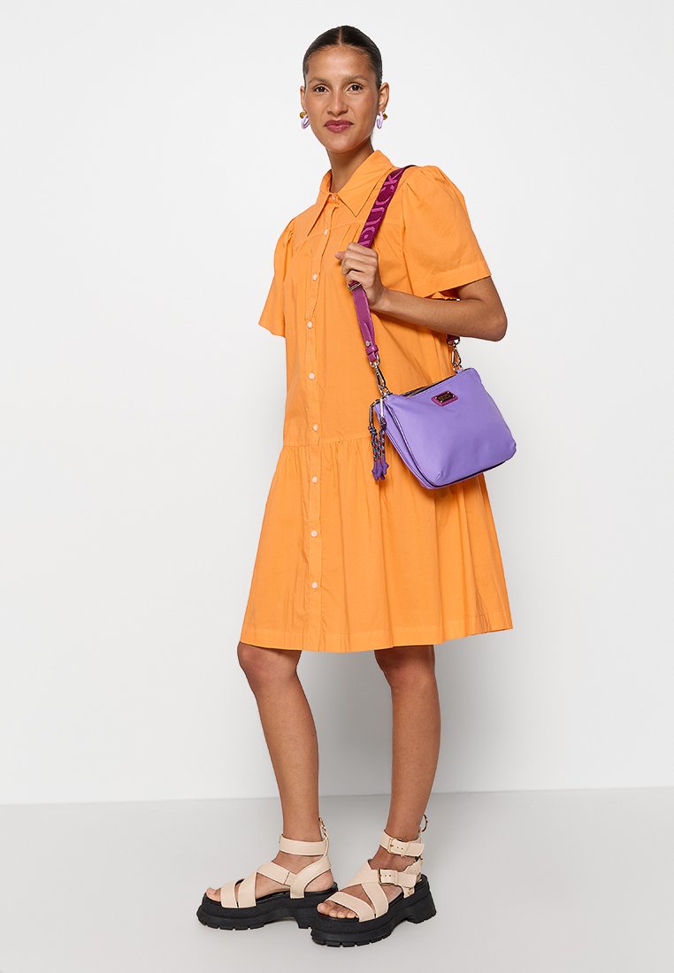 Mandarina Duck STYLE