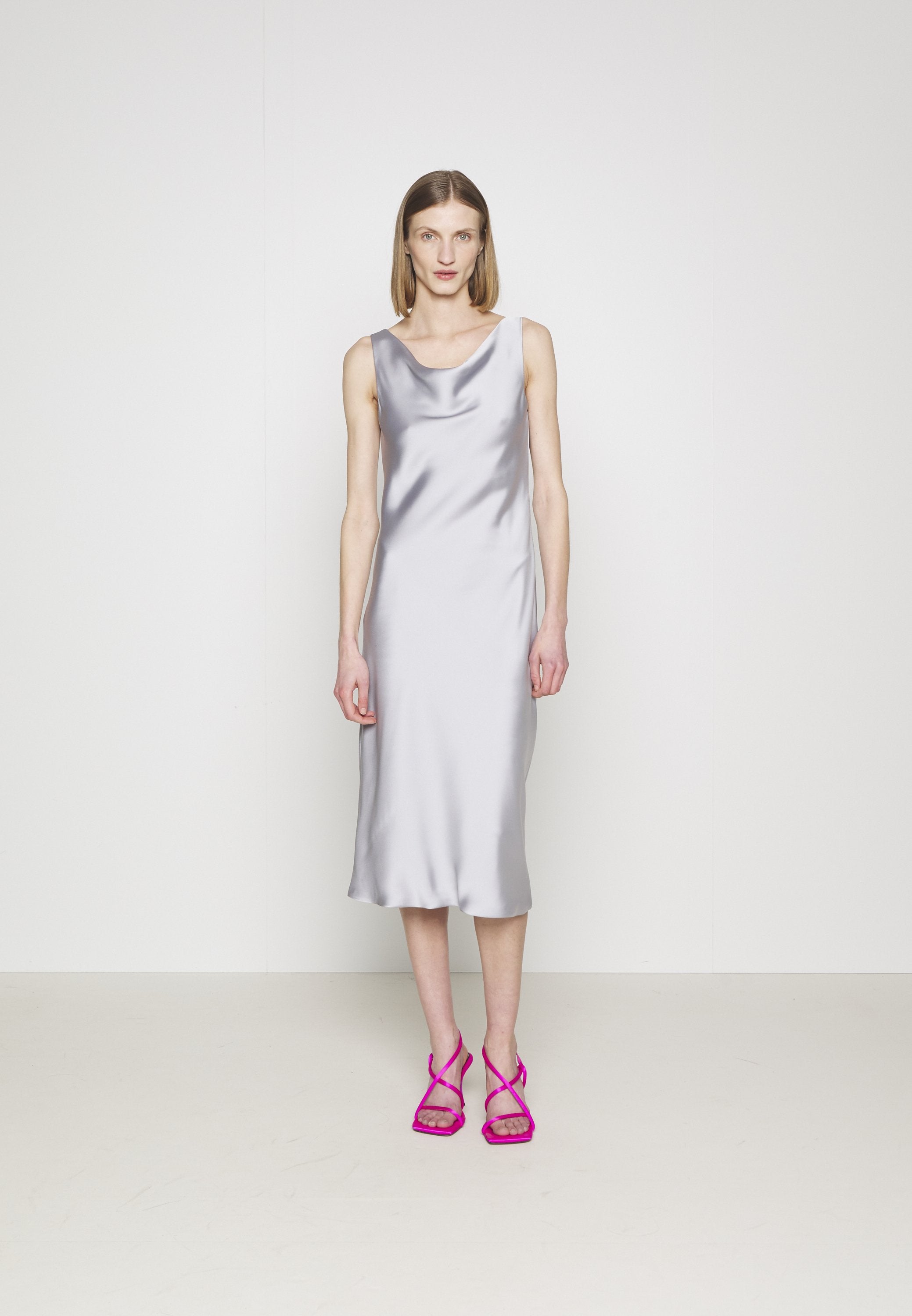 Norma Kamali MARIA DRESS TO MIDCALF
