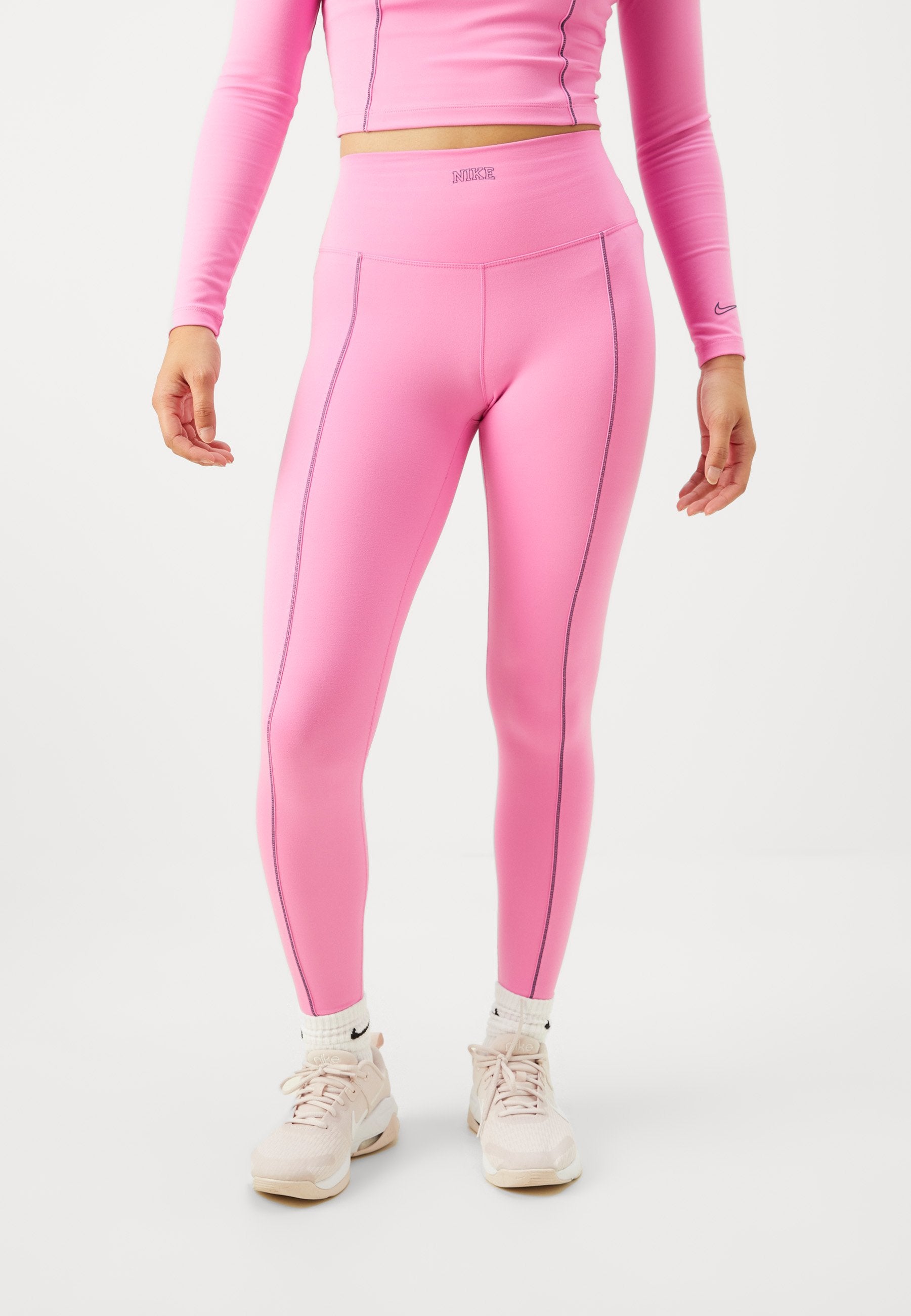 Nike Performance ONE
