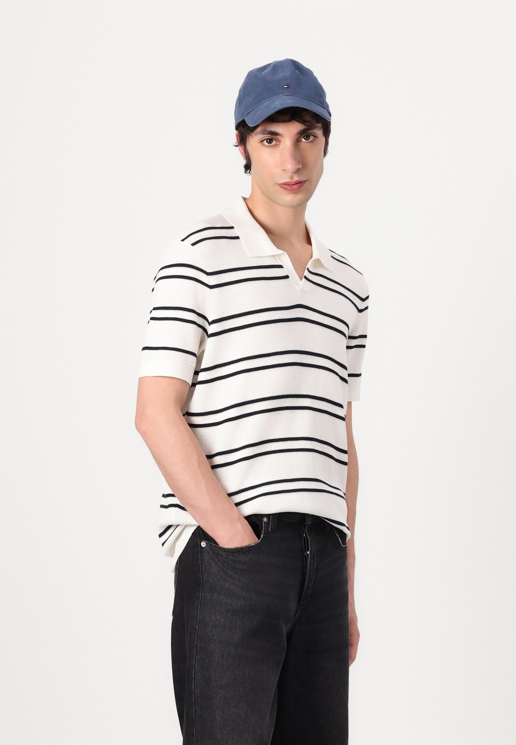UNISEX Media 5