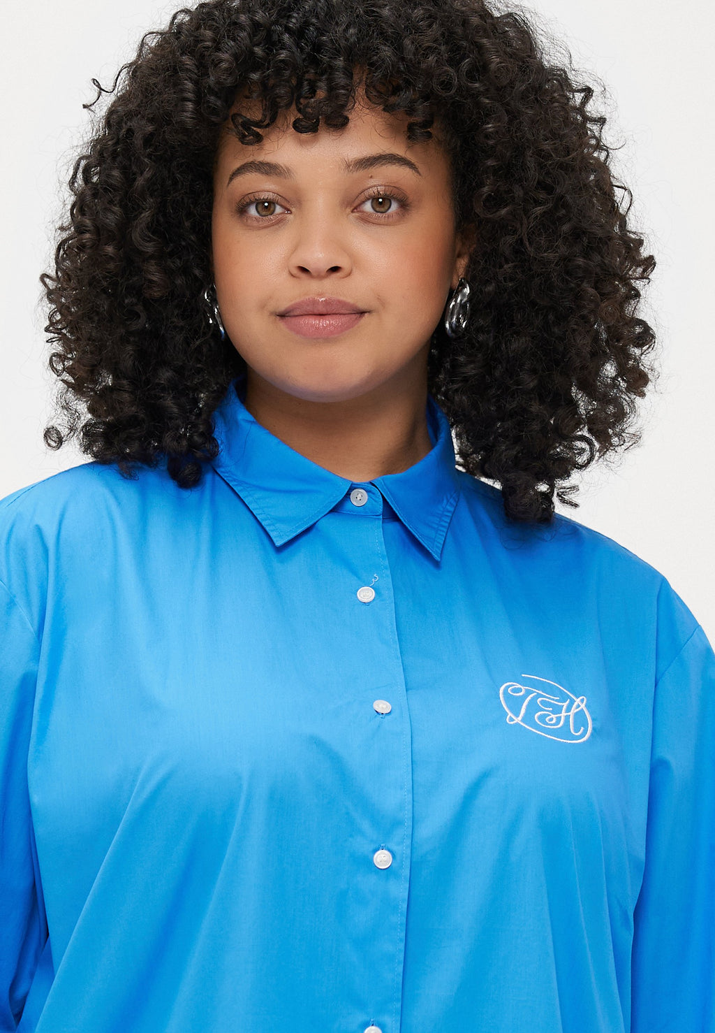 CURVE OVERSIZED FIT LOGO EMBROIDERY SHIRT Media 5