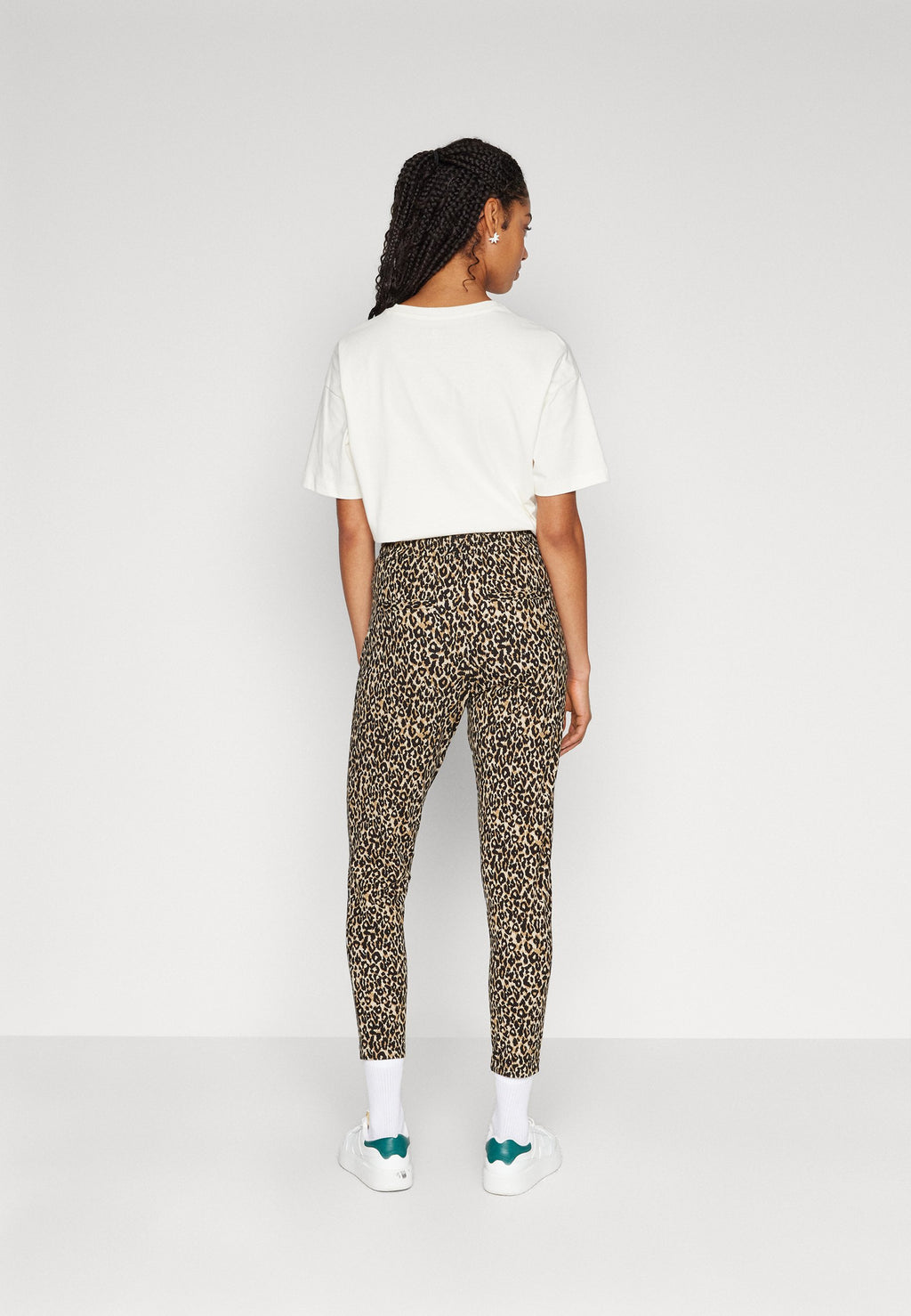 ONLPOPTRASH Regular Fit Media 4