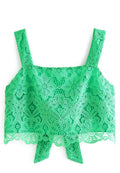 Spitzen-Bralette in leuchtendem Grün mit floralen Mustern, quadratischem Ausschnitt und breiten Trägern, mit einer Schleifendetail am unteren Saum.