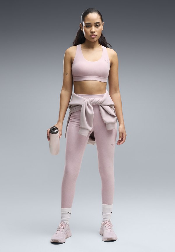 Puma CLOUDSPUN BRA - MID - Medium support sports bra - misty pink heather