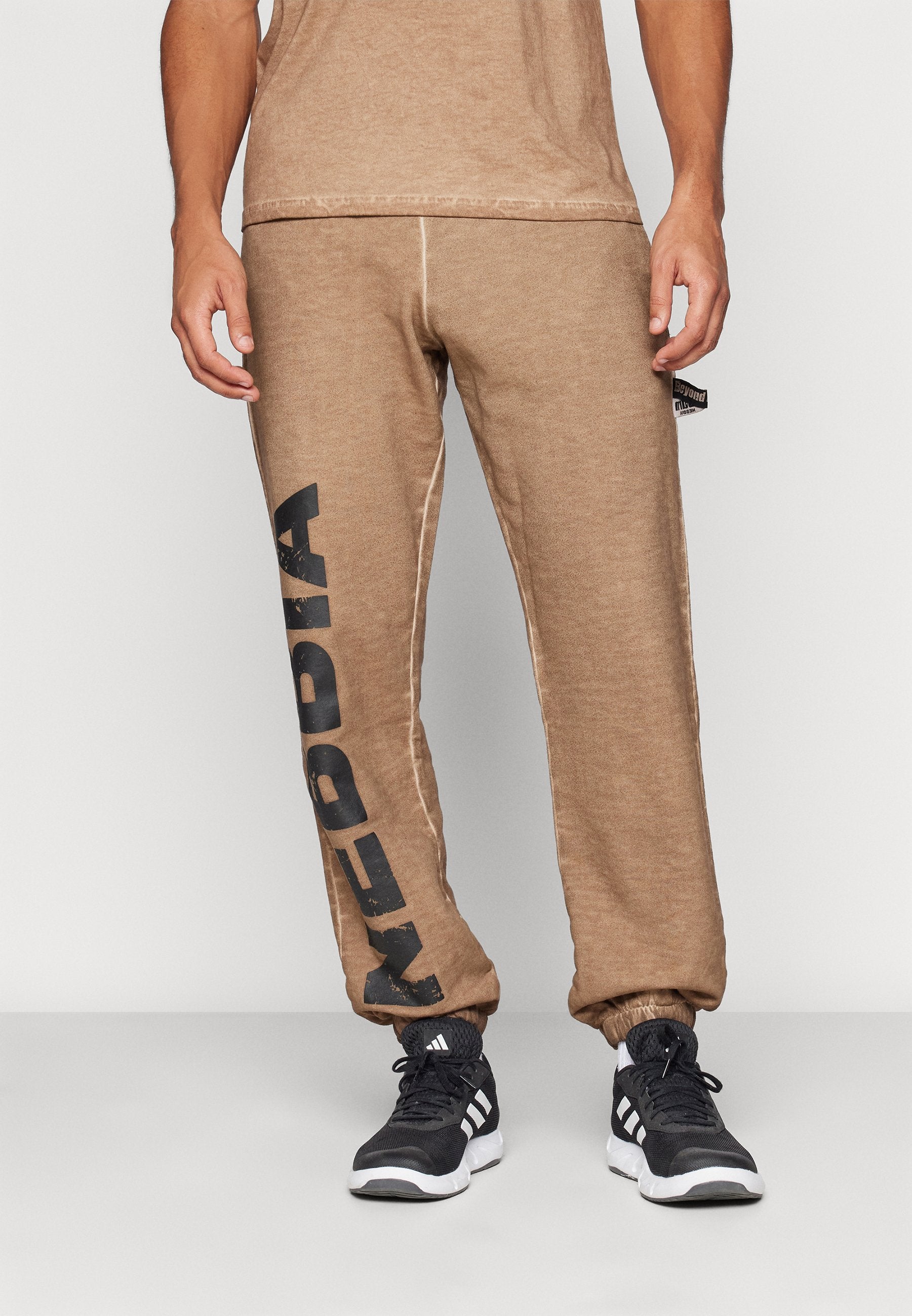 Nebbia WASHED OFF GYM SWEATPANTS BAGGY STYLE GYM BRO