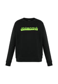 Schwarzes Sweatshirt mit Rundhalsausschnitt, auf der Vorderseite mit einem neon-grünen grafischen Textdesign. Weicher Stoff und gerippte Bündchen.