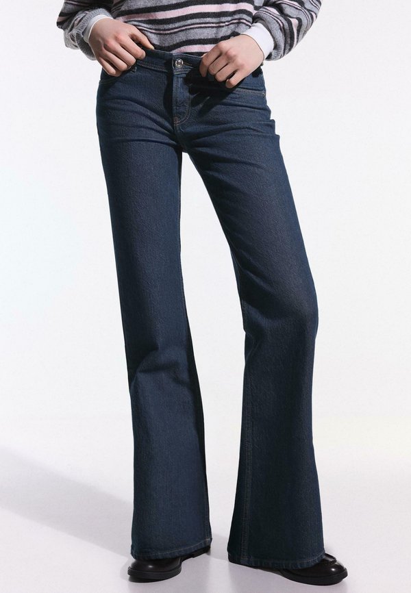 Bershka Bootcut jeans - royal blue