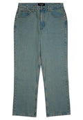 Hellblaue, gerade geschnittene Jeans aus Denim mit fünf Taschen, einem Knopfverschluss und subtiler, gleichmäßiger Ausbleichung.