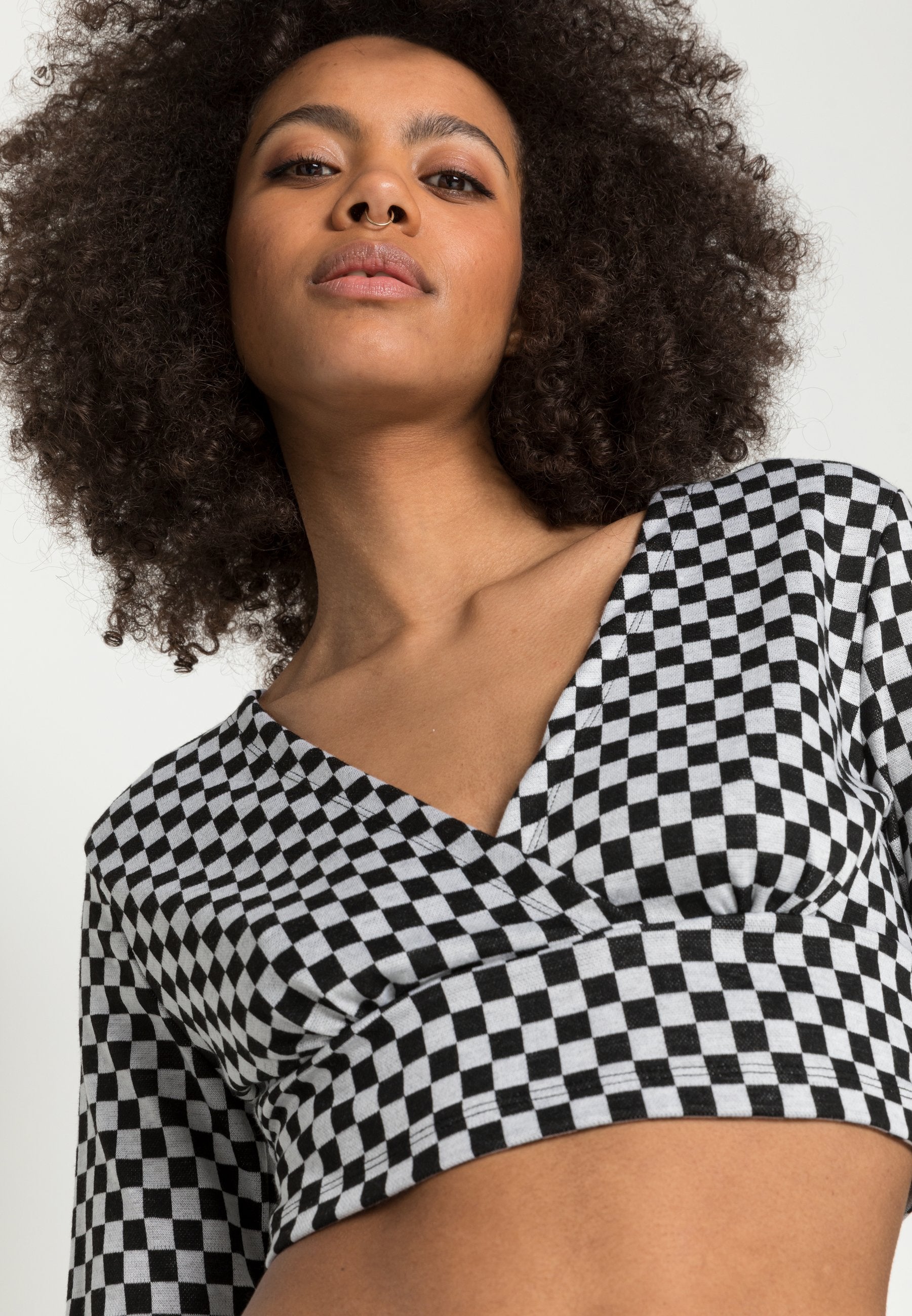 ONLY ONLAMELIA V-NECK CROPPED TOP
