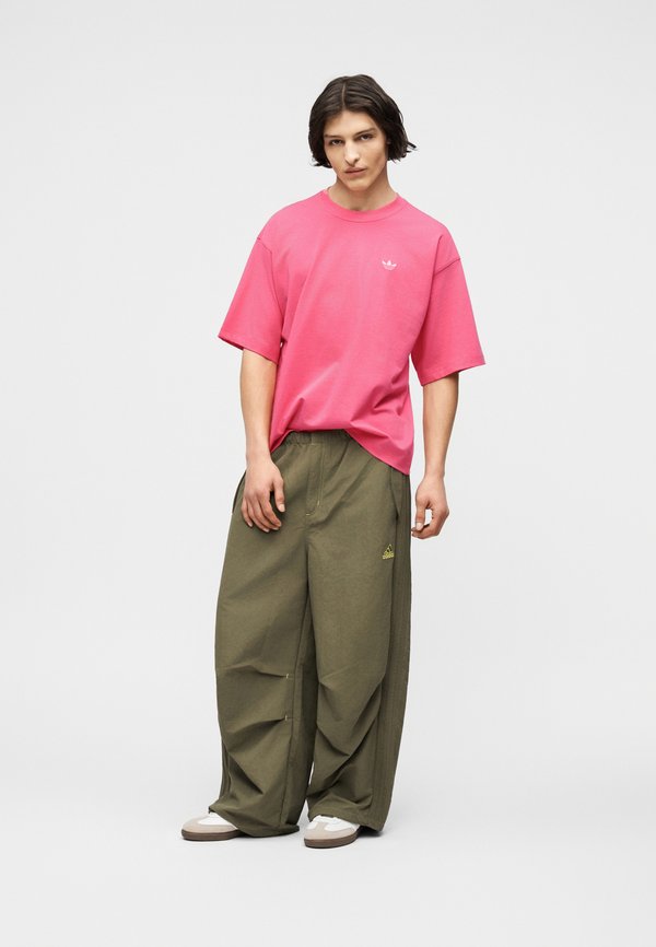 adidas Originals BOXY TEE UNISEX - Basic T-shirt - pink fusion