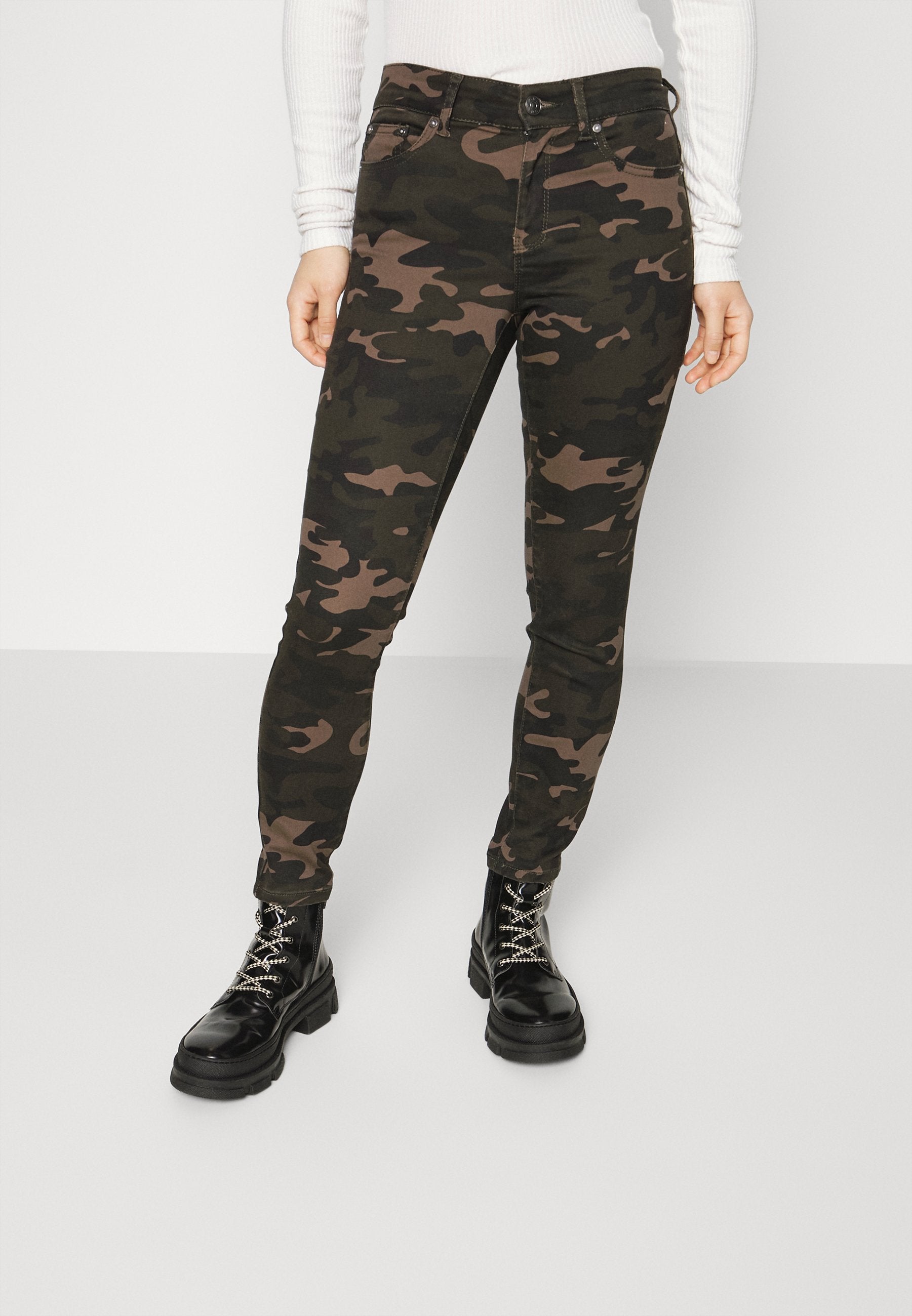 ONLNINE ESTER PANTS Media 3