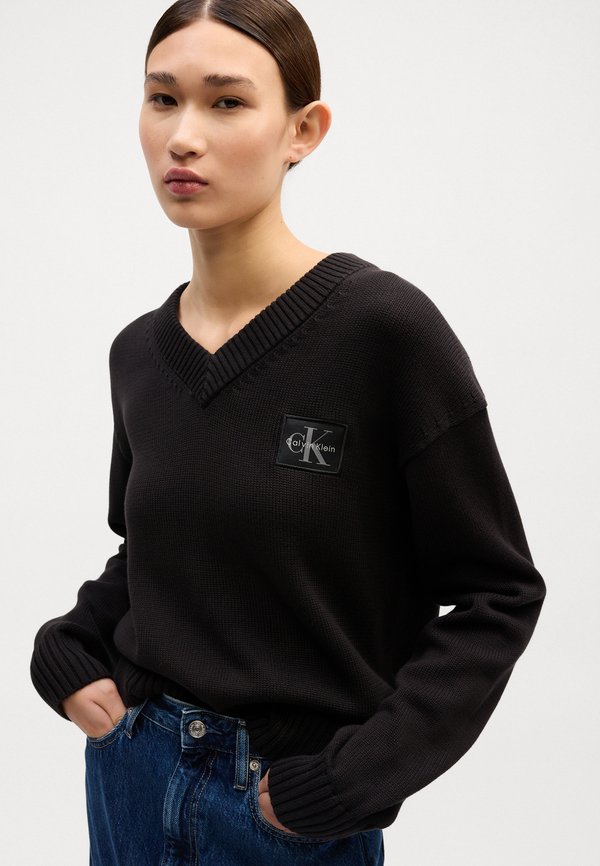 Calvin Klein Jeans BADGE V NECK SWEATER