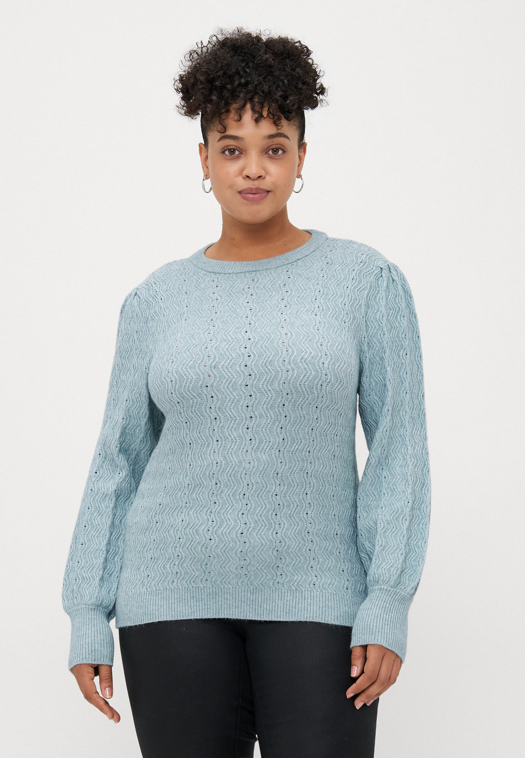 CARKATIA PUFF O NECK Media 3