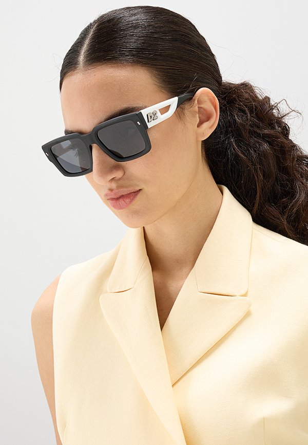 Dsquared2