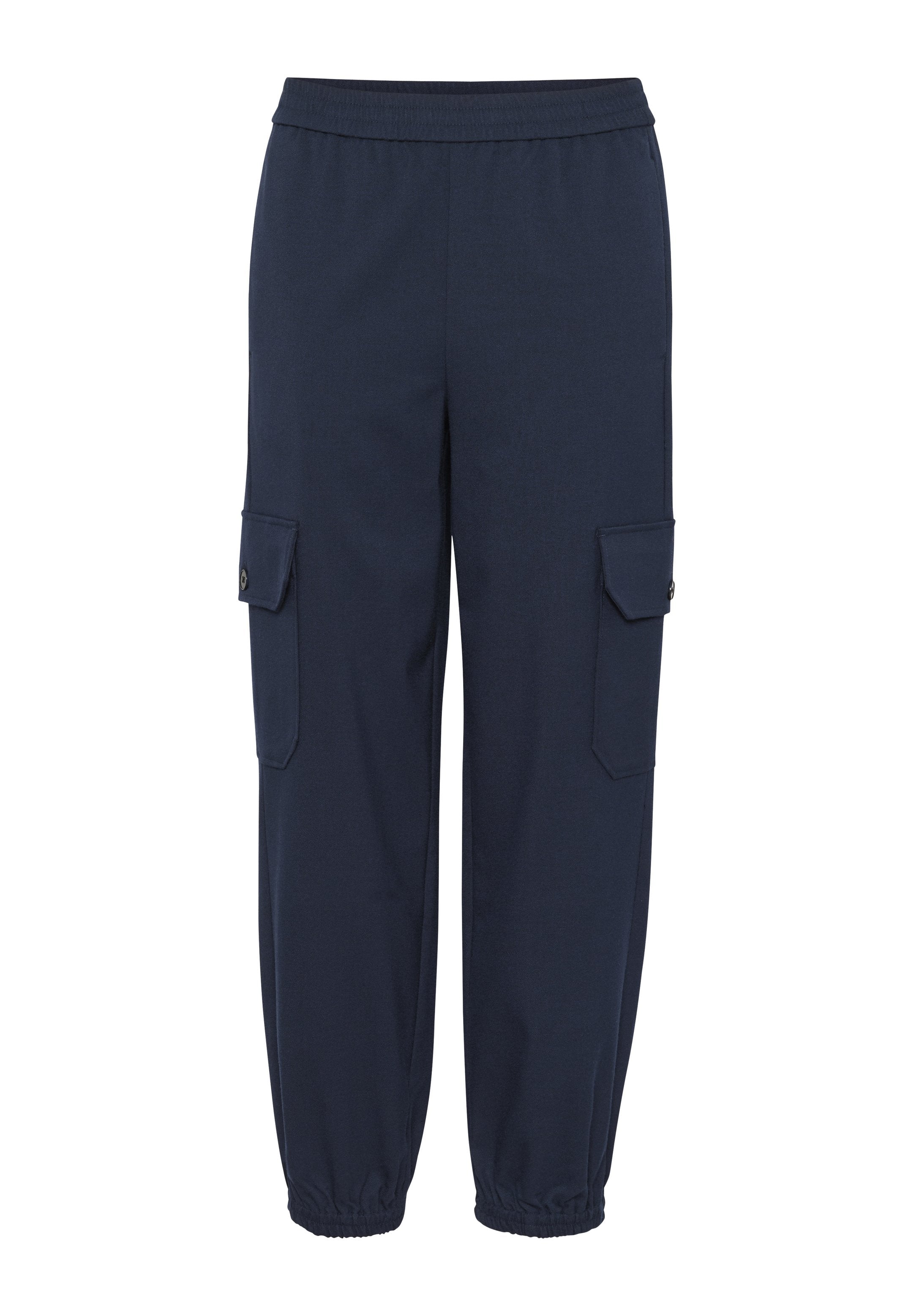 Marineblaue Cargo-Hosen mit elastischem Bund, zwei Seitentaschen und elastischen Bündchen an den Knöcheln. Hergestellt aus weichem Stoff mit glatter Textur.