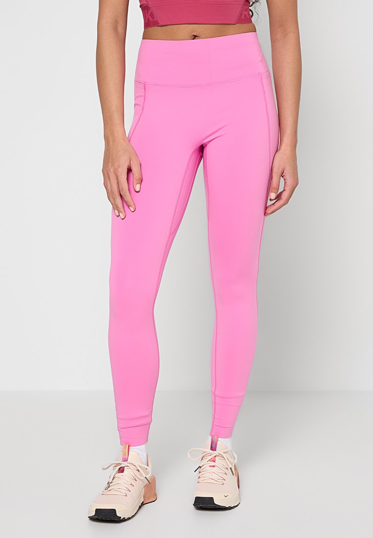 Nike Performance UNIVERSA