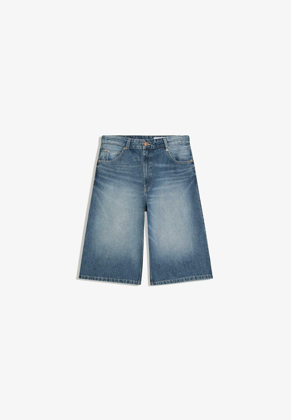 Bershka SUPER  BAGGY - BERMUDA  - Denim shorts - light blue