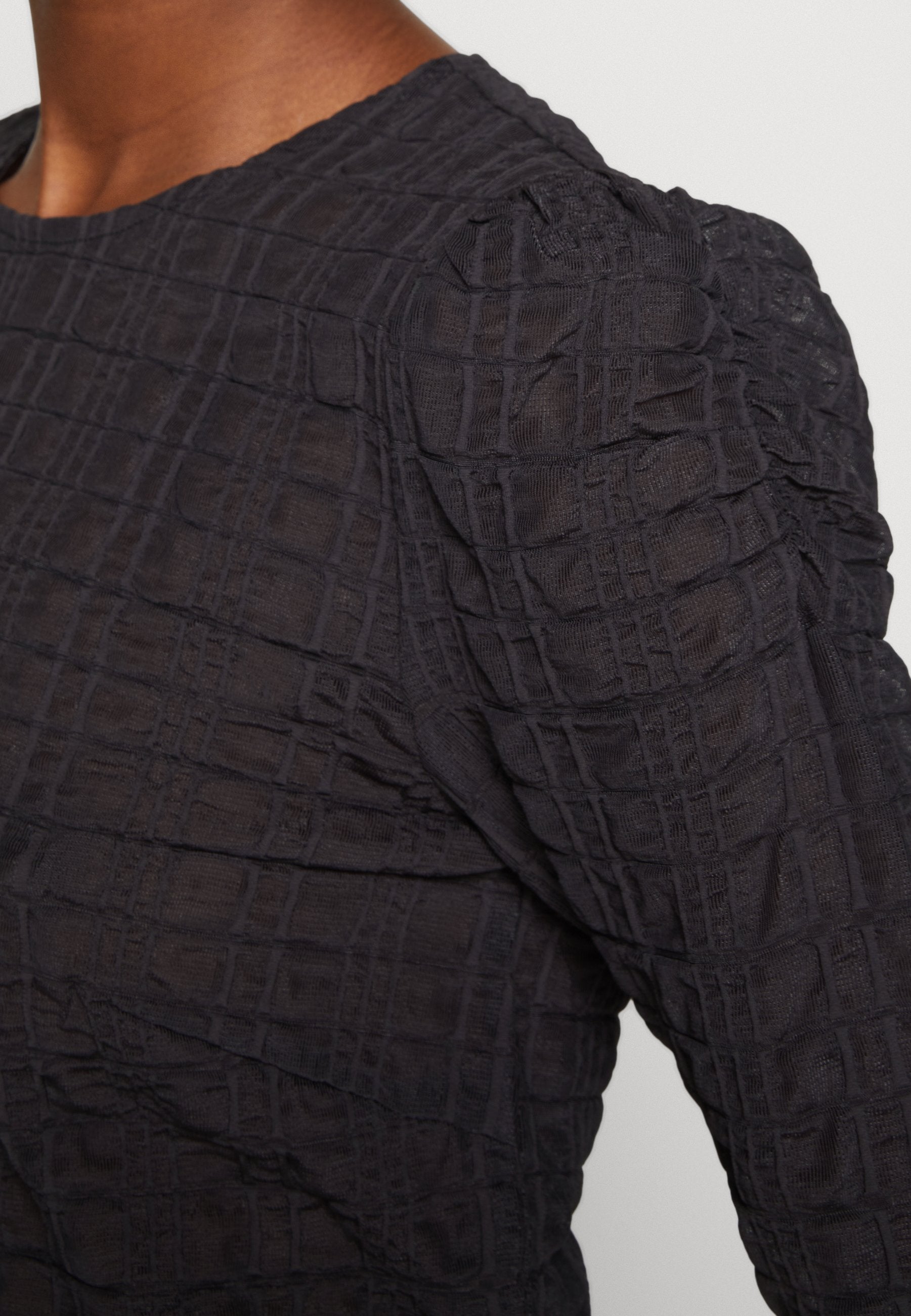 Object OBJCAMILLA WRINKLE