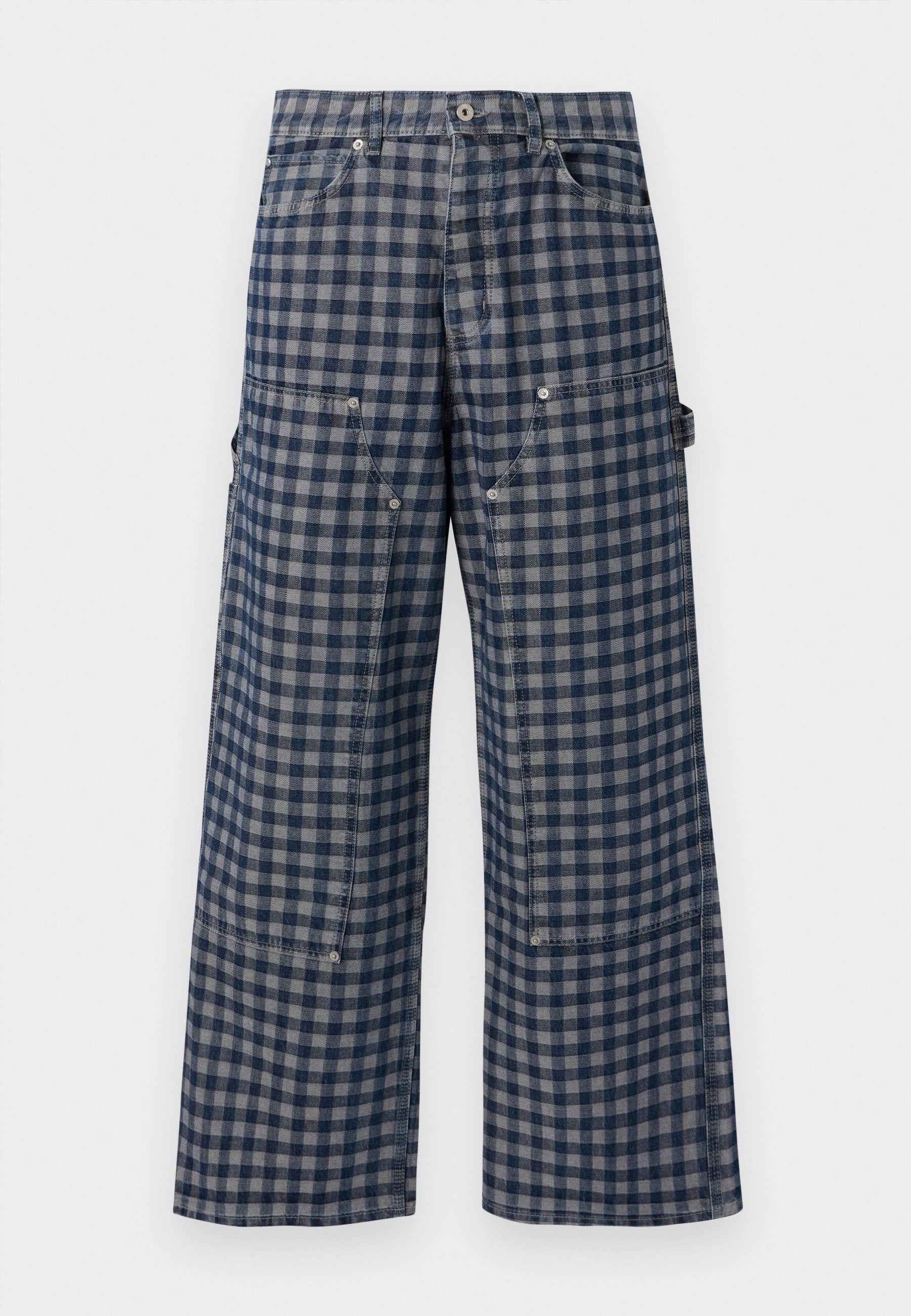 Weitere Hosen mit marineblauem und grauem Karomuster, Front- und Seitentaschen sowie einem Knopfverschluss in der Taille.