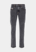 Grau denim Jeans im geraden Schnitt, mit fünf Taschen, einem Knopfverschluss und genähten Details entlang der Nähte.
