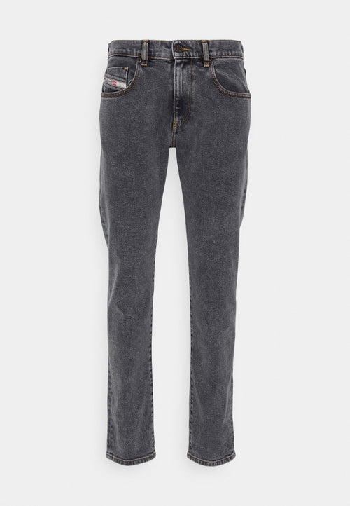 Grau denim Jeans im geraden Schnitt, mit fünf Taschen, einem Knopfverschluss und genähten Details entlang der Nähte.