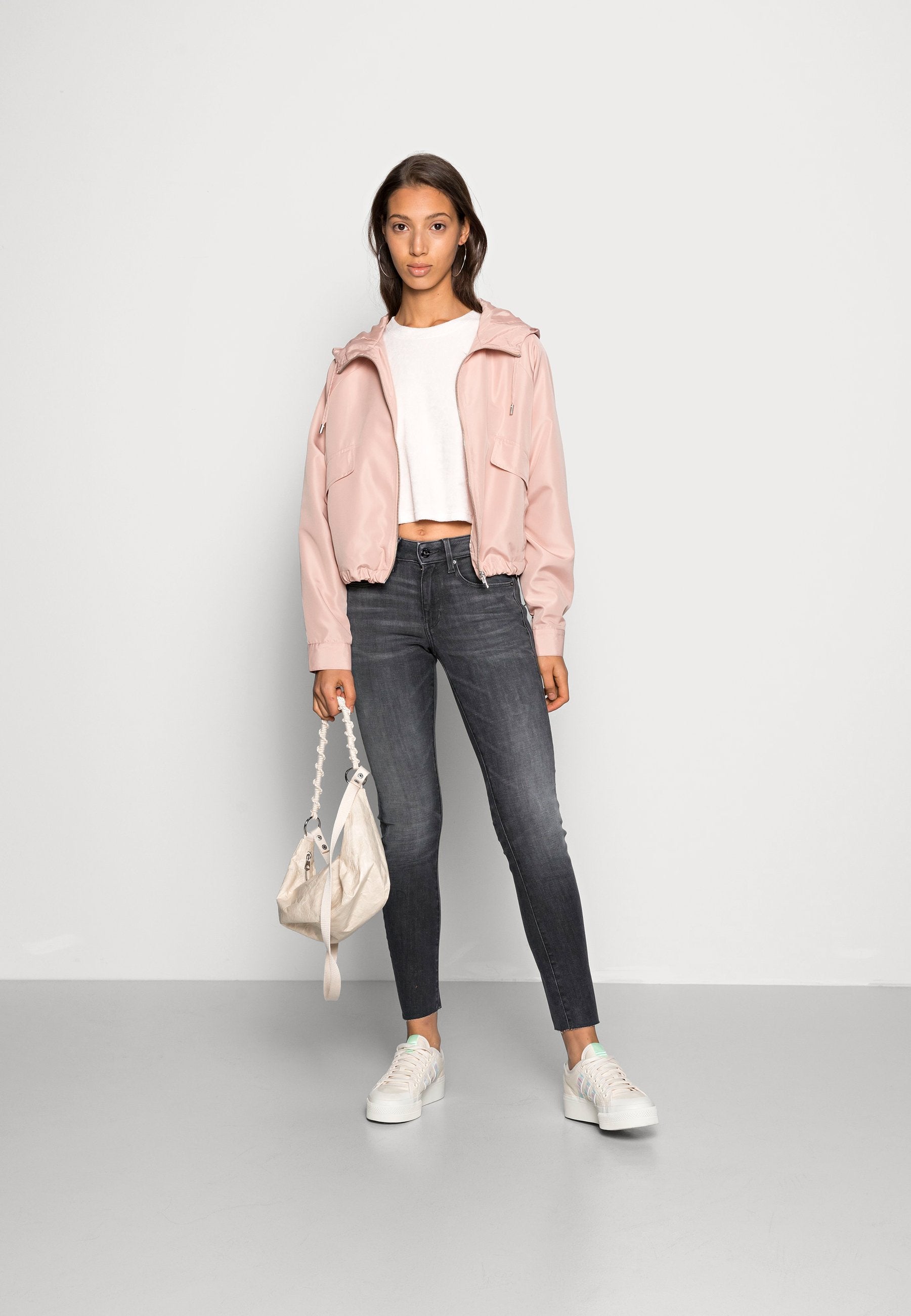 3301 MID SKINNY ANKLE Media 2