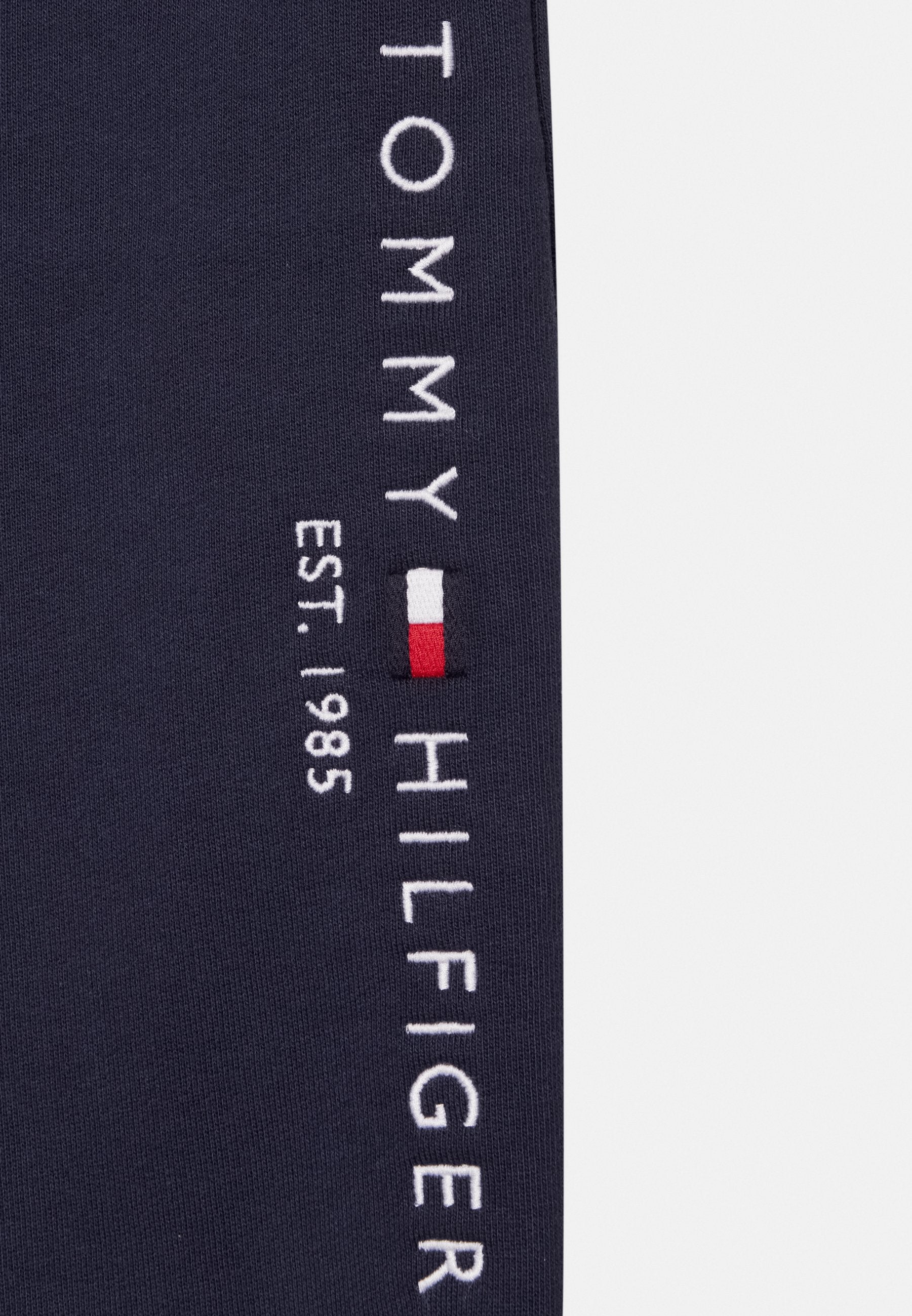 ESSENTIAL UNISEX Media 5