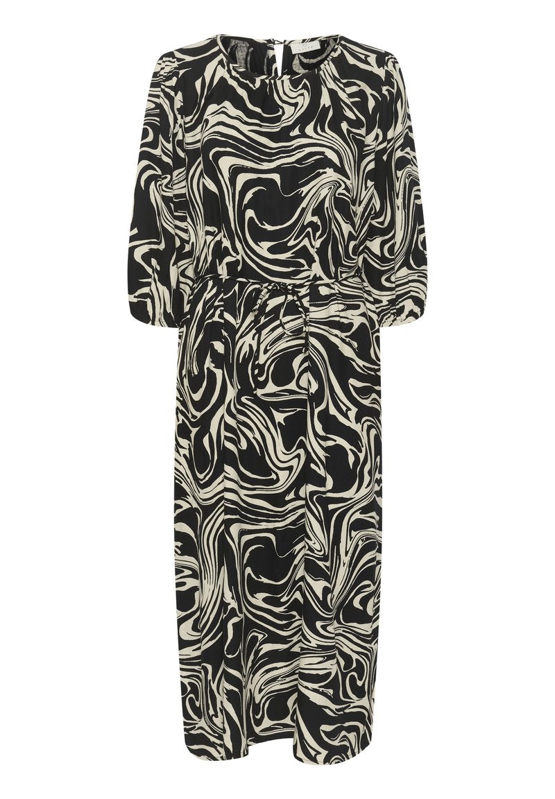 Schwarz-cremefarbenes Kleid in mittlerer Länge mit einem wirbelnden Marmor-Muster, rundem Ausschnitt und dreiviertel Ärmeln mit elastischem Taillenbund.