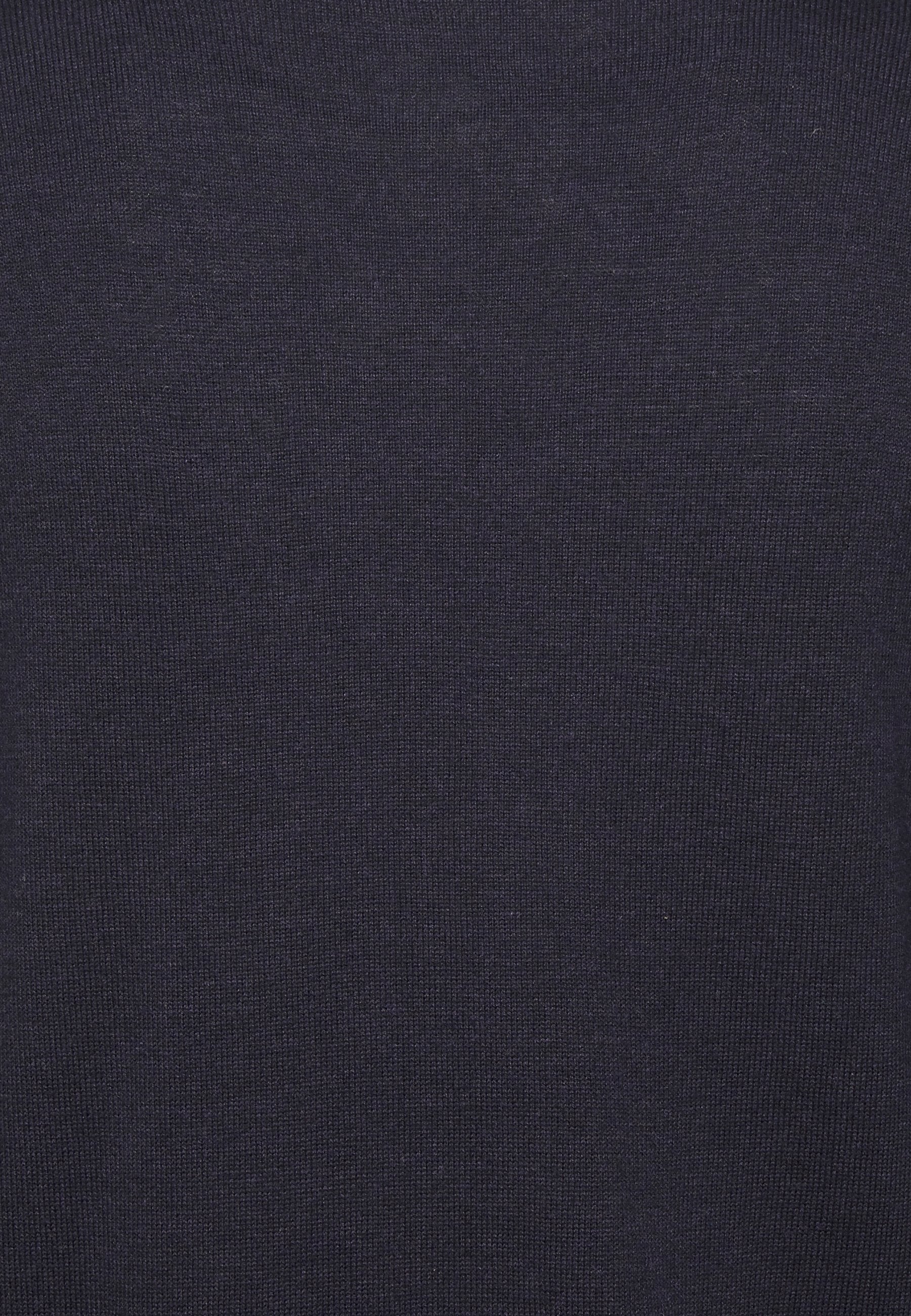 V NECK Media 5
