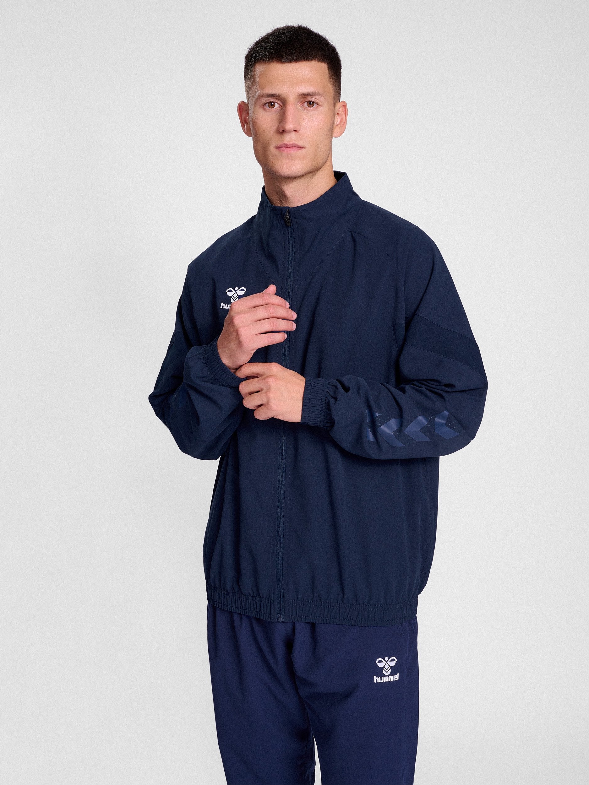 Hummel TRAVEL
