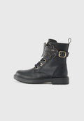 Schwarze Leder-Ankle-Boots mit goldenen Beschlägen, Schnürung auf der Vorderseite, dekorativem floralen Ausschnitt an der Seite und Gummisohle. Mit einer Fersenlasche.