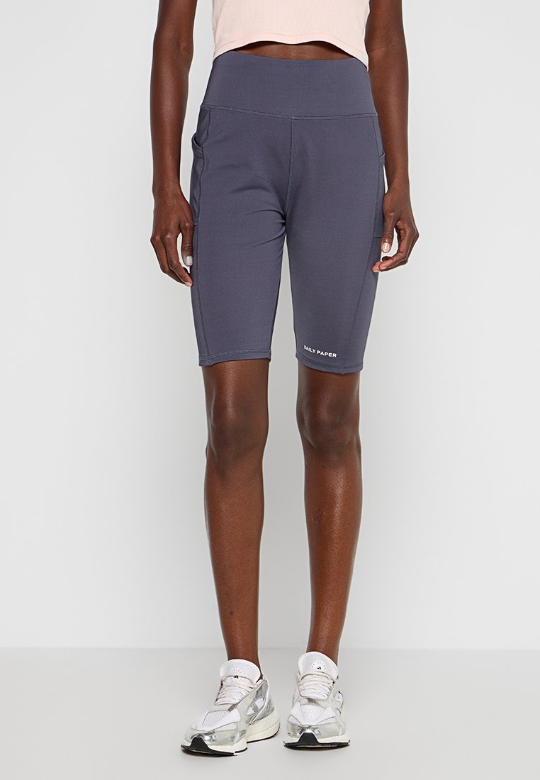 Graue, sportliche Radshorts mit hohem Bund, Seitentaschen und einem Logo am Saum. Glattes, dehnbares Material für optimalen Komfort.