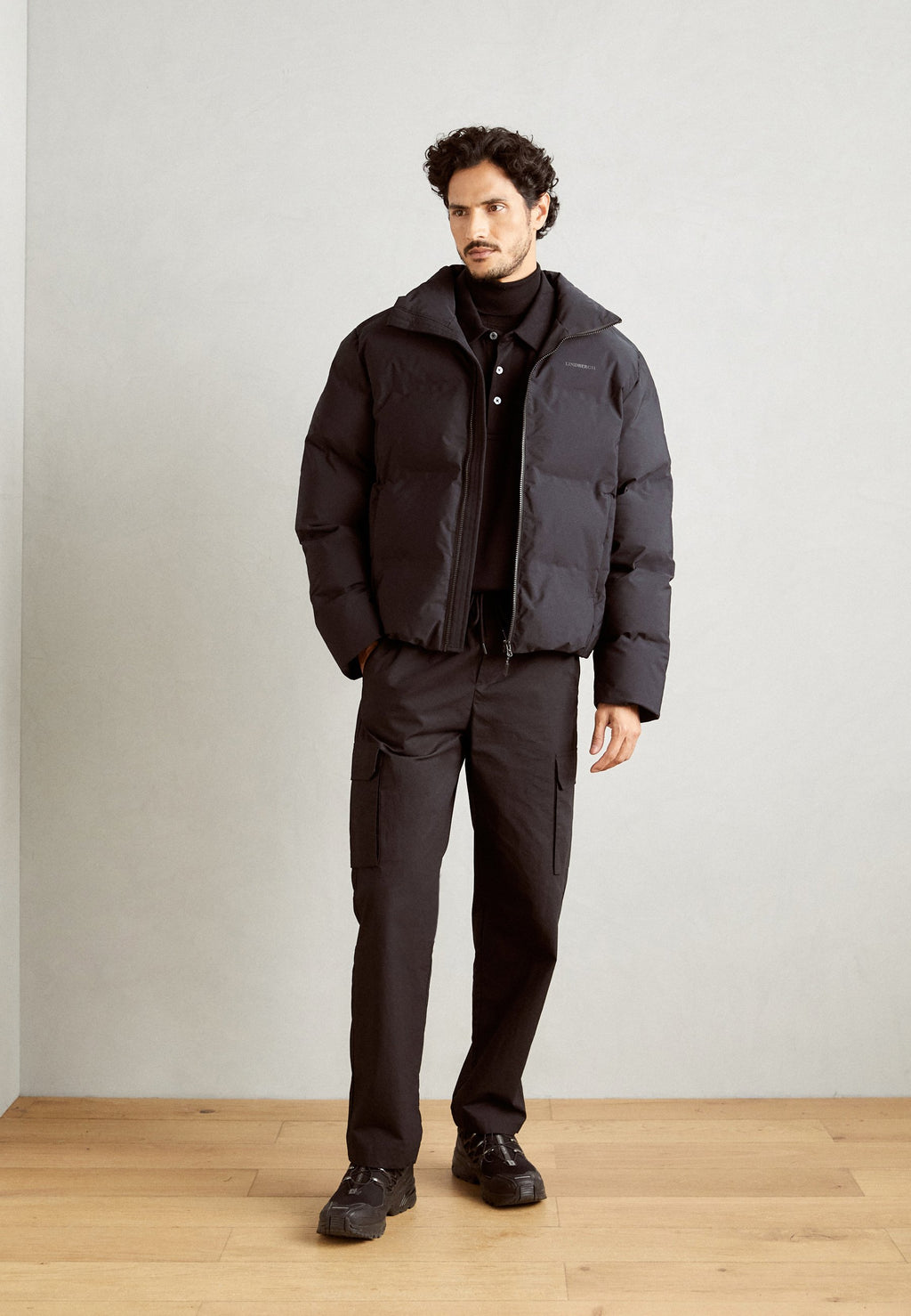 CROPPED SEAMLESS PUFFER JACKET Media 2