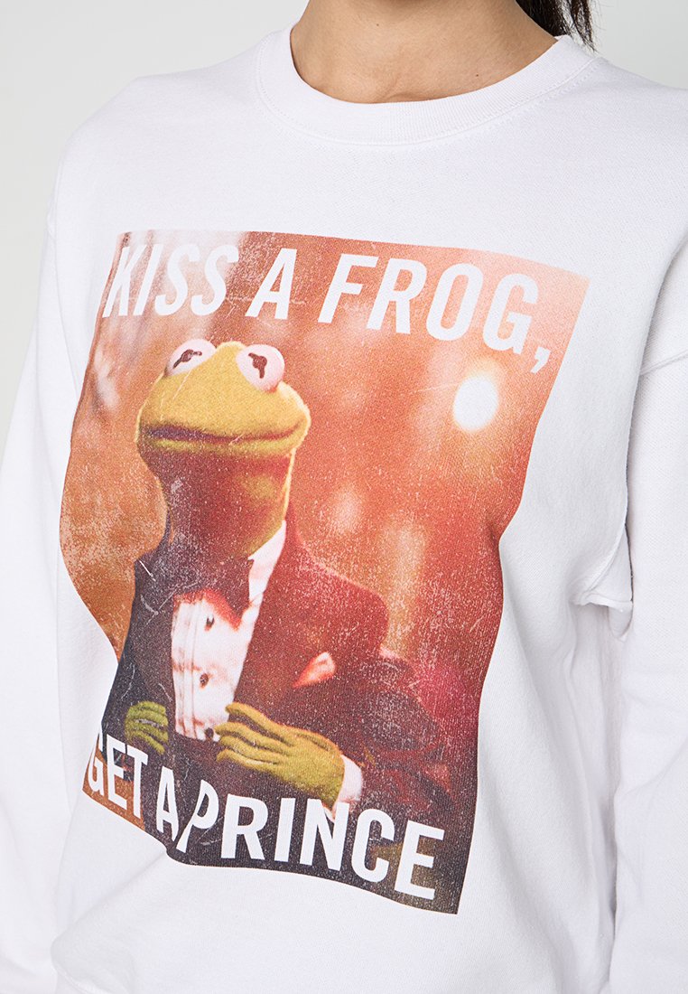 Disney MUPPETS KERMIT KISS A FROG
