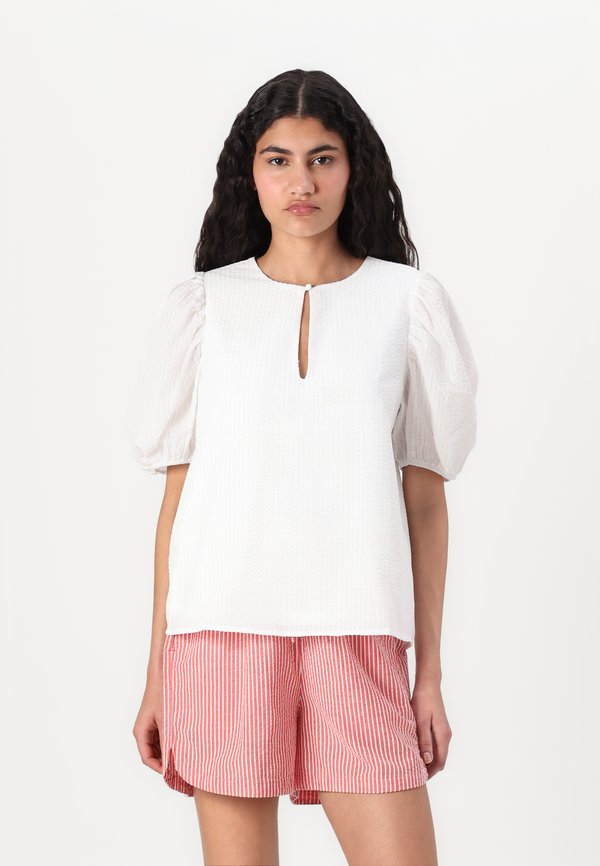 Vero Moda VMSANI FRONT KEYHOLE - Blouse - bright white