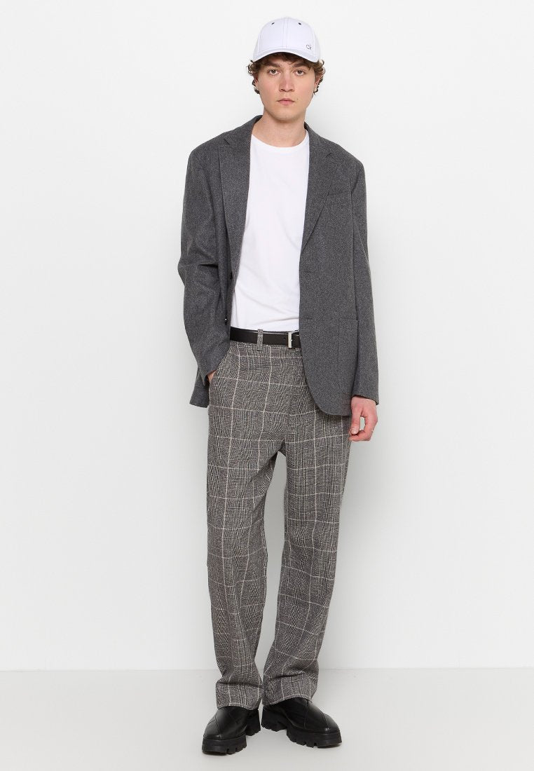 CLOSED RELAXED FIT