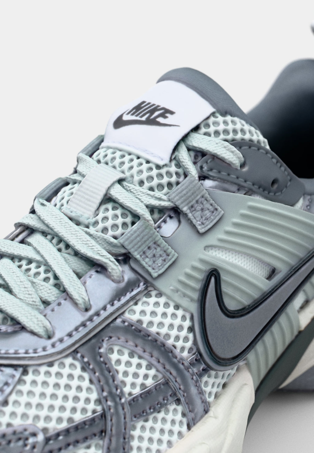 Nike Sportswear V2K RUN