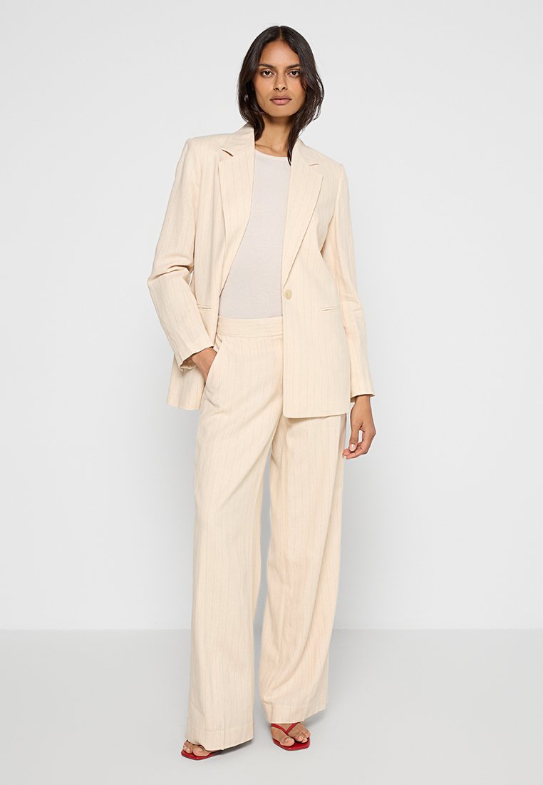 DKNY