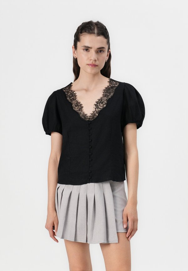 GAP V NECK LACE TRIM