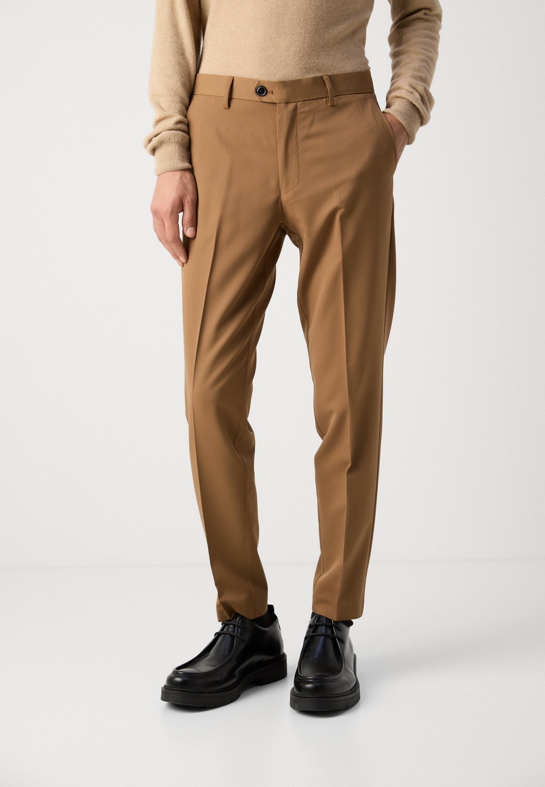 FINE CLUB PANTS Media 4